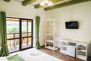 Мини-отель Pogar Inn Славское Люкс с балконом-3