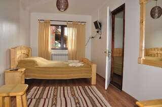 Мини-отель Pogar Inn Славское Четырехместный номер-1